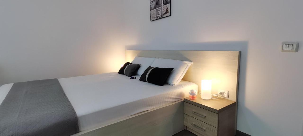 Appartamento Mike Studio Mamaia Nord Năvodari Esterno foto